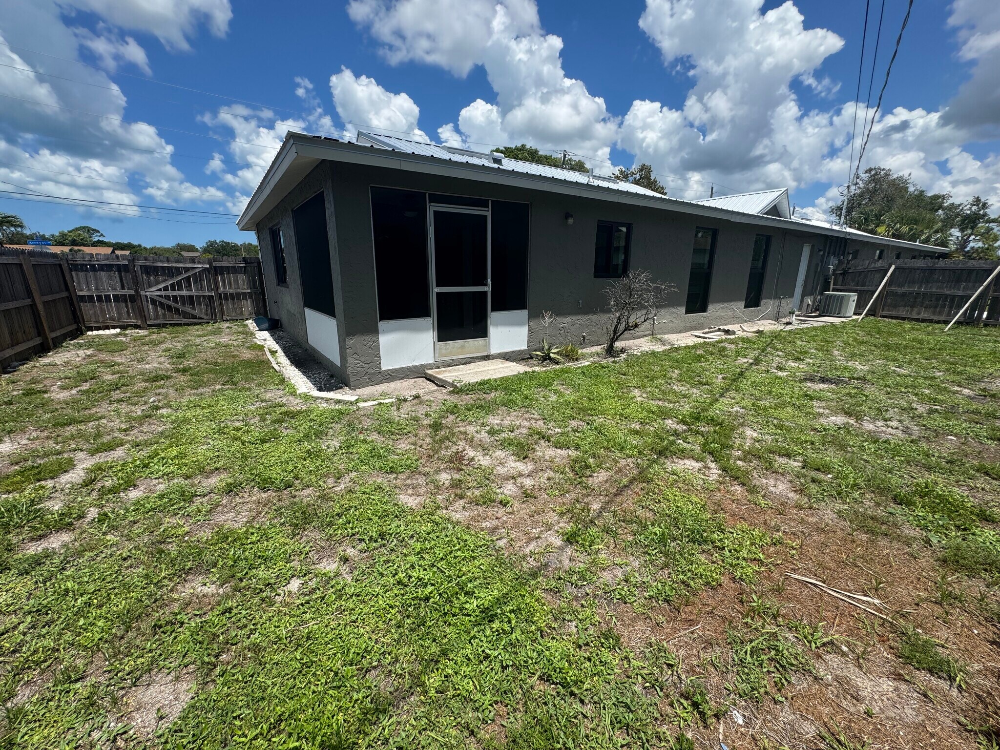 Building Photo - 27731 Arroyal Rd