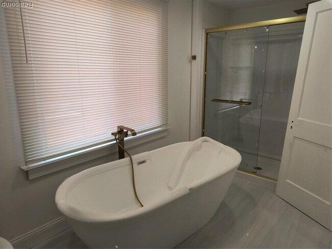 Building Photo - 18080 Westphalia St