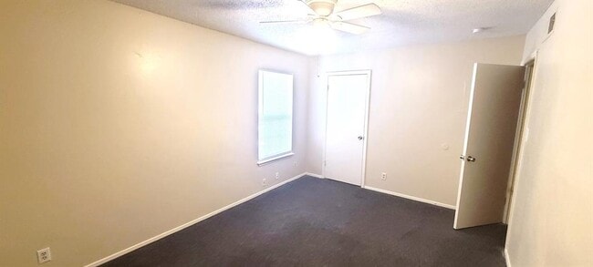 Building Photo - 5808 Wellington Dr