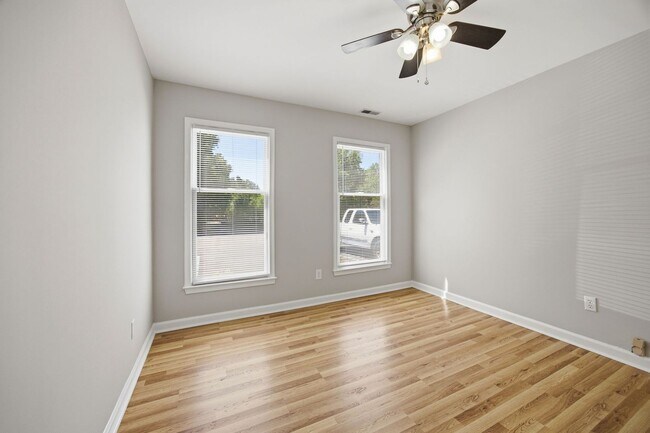 Building Photo - Beautiful Durham 3 Bed Condo | Minutes from RTP & Southpoint