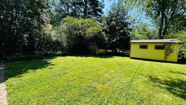 Building Photo - CUTE & COZY HOME ONLY MINUTES TO DOWNTOWN ...