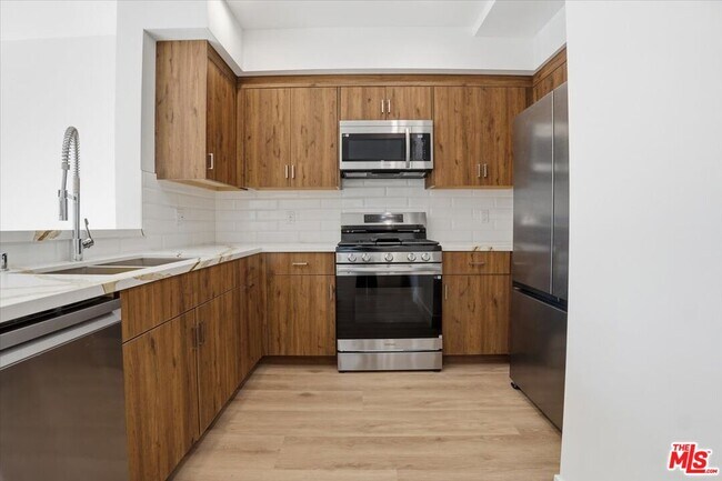 Building Photo - 1820 Prosser Ave