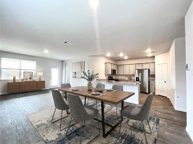 Building Photo - 467 Evergreen Sumac Lp