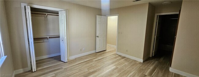 Building Photo - 313 Beethoven St