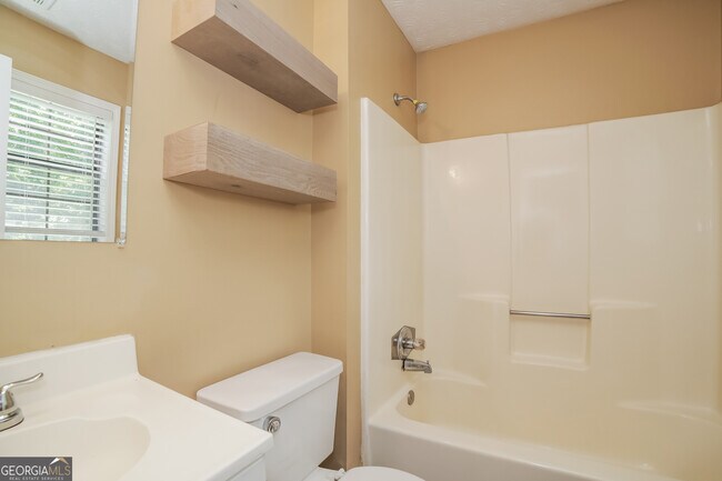 Building Photo - 1255 Bishop's Ln