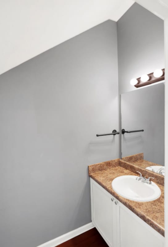 Building Photo - 7221 Quail Hollow Dr