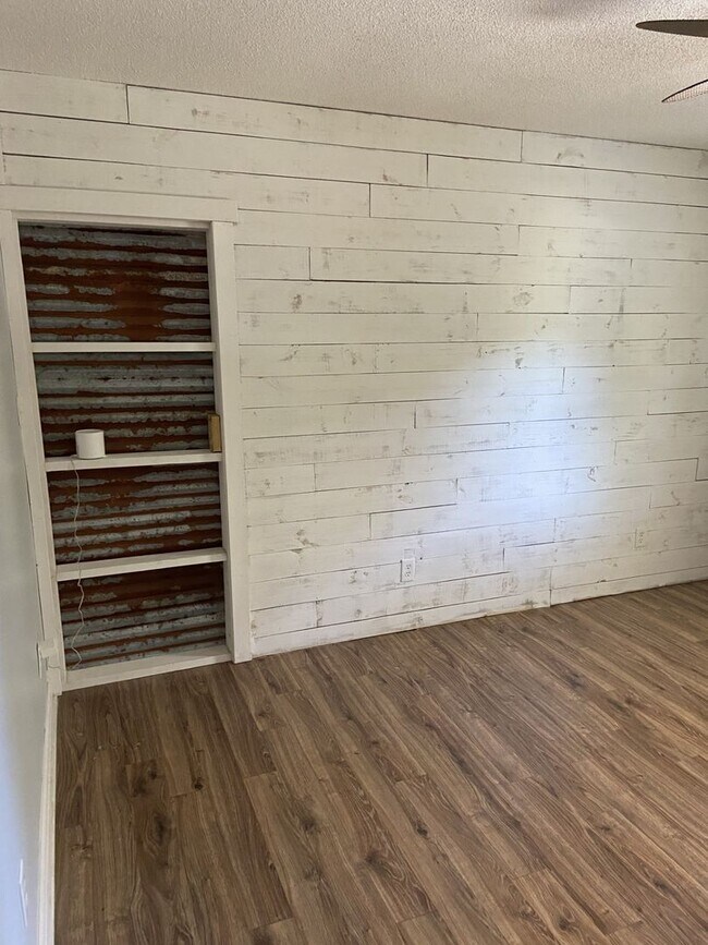 Building Photo - Beautiful home in Emerald Isle.