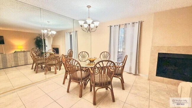 Building Photo - 4601 Carmen Ave