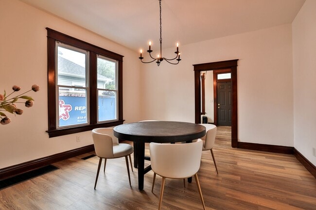 Building Photo - Newly Renovated Single Family Home