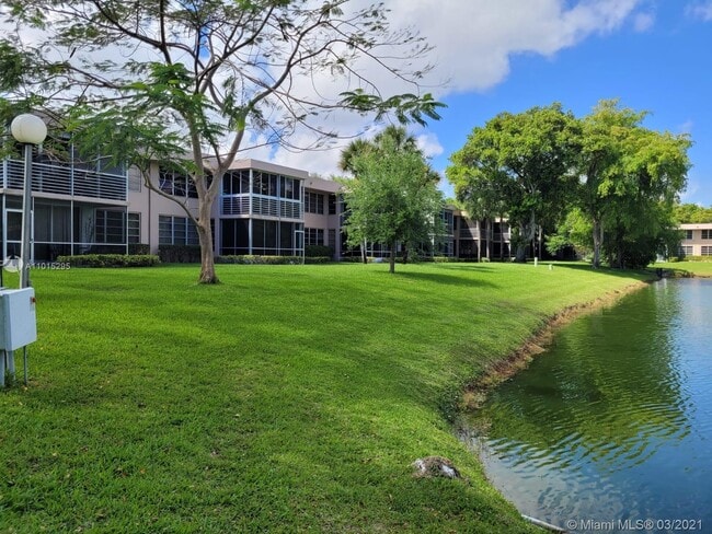 Building Photo - 4261 W Palm Aire Dr