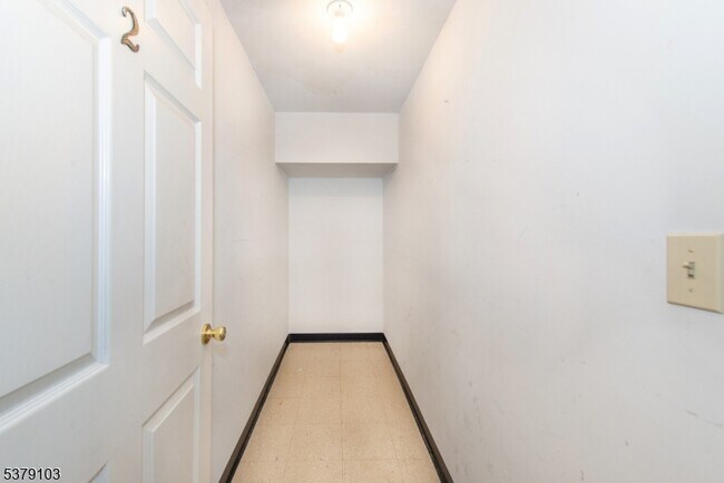 Building Photo - 21 Springfield Ave