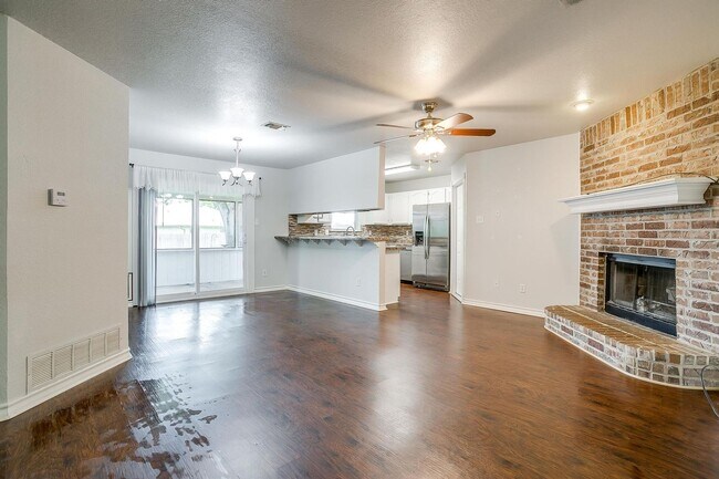 Building Photo - Cozy 3 Bed, 2 Bath Home Minutes Away from ...