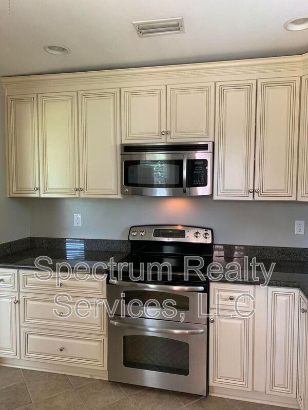 Building Photo - 2151 Traymore Rd