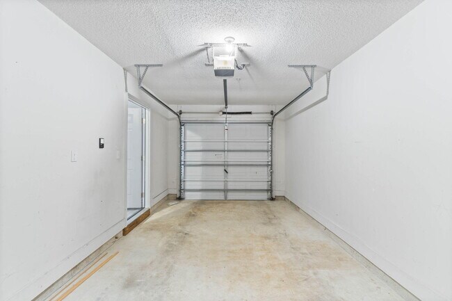 Building Photo - 183 Swaying Pine Ct