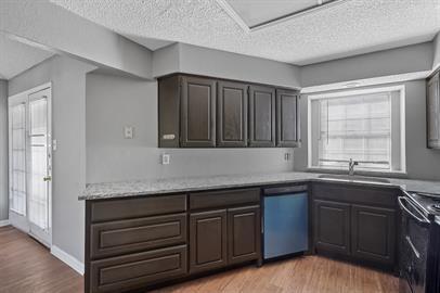 Building Photo - 804 Custer St