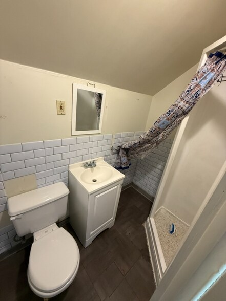 Building Photo - 353 Park St