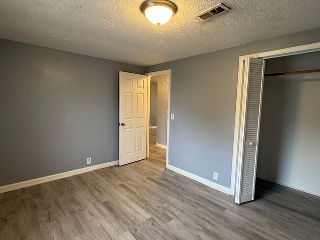 Building Photo - 155 Tamarack Dr