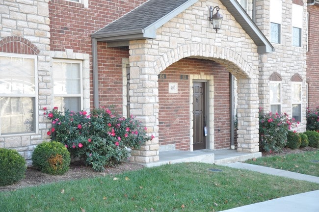 Building Photo - 402 Circus Ave