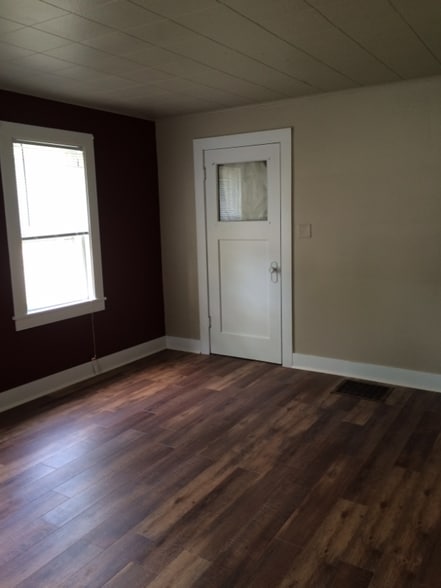 Building Photo - 1106 Charles St