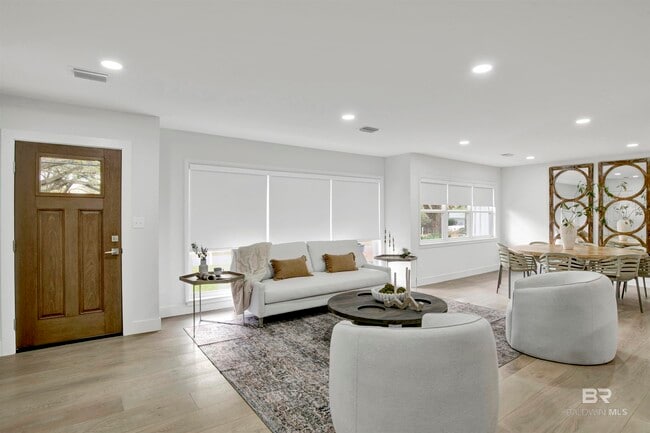 Building Photo - 380 S Church St