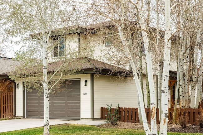 Building Photo - Blackhawk Station Comfortable 3-Bed