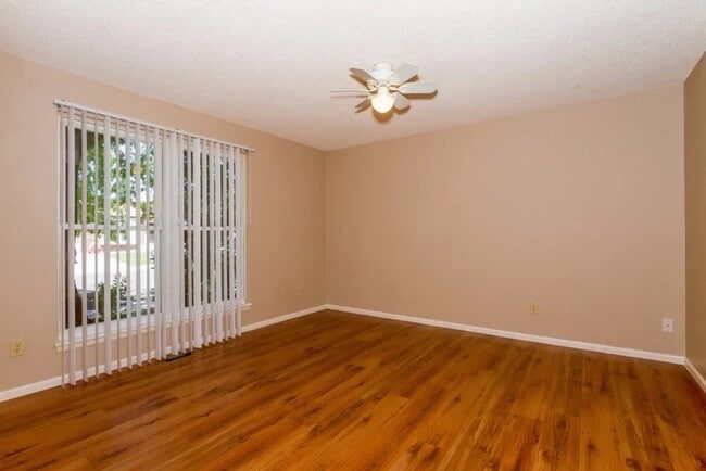 Building Photo - 9286 Clermont Dr