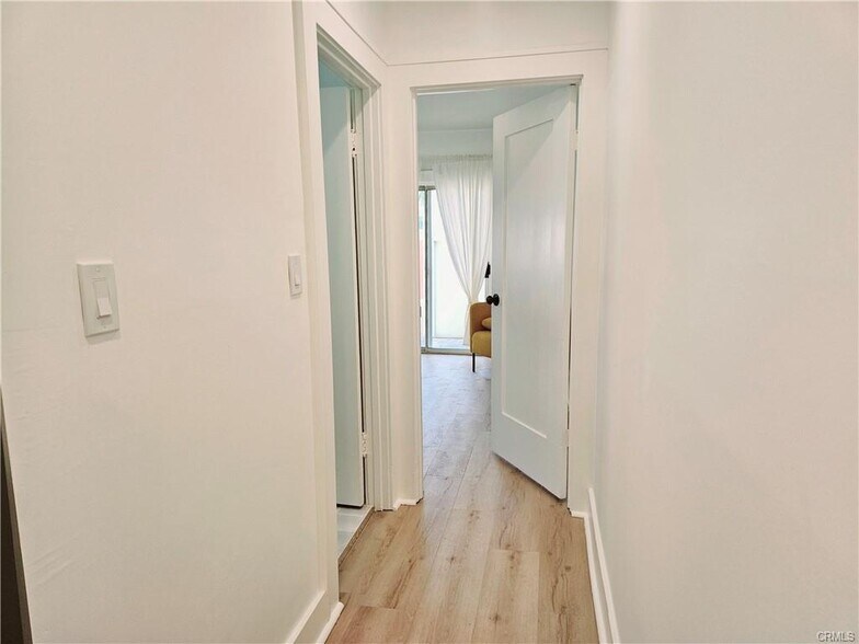 910 Victoria Ave - hallway - 910 Victoria Ave