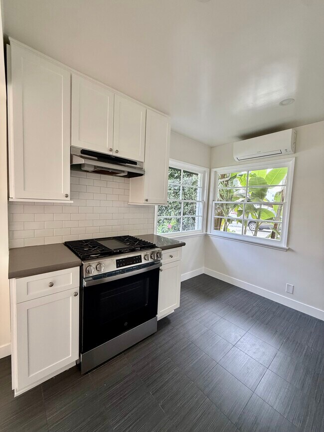 Photo 4 - 3563 Keystone Ave