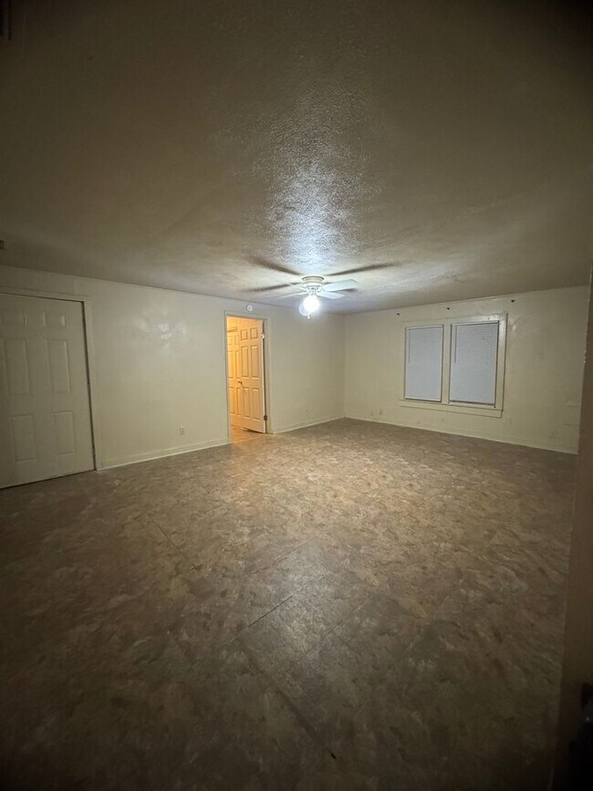 Building Photo - Spacious home in Clyde
