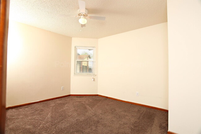 Building Photo - 437 Hillcrest Ct N