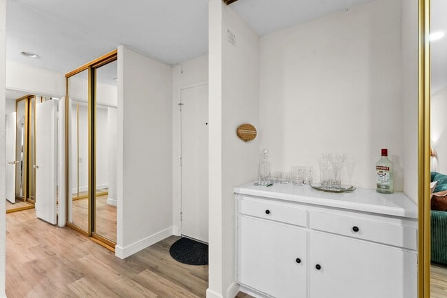 Building Photo - Beautiful 2BD/2BA Condo in Prime Pacific Beach Location! THIS UNIT IS UNFURNISHED