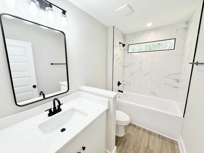 Building Photo - Stylish 3-Bedroom Home