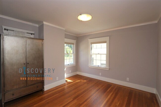 Building Photo - Trestle Glen Three Bedroom Home With Stunning Backyard