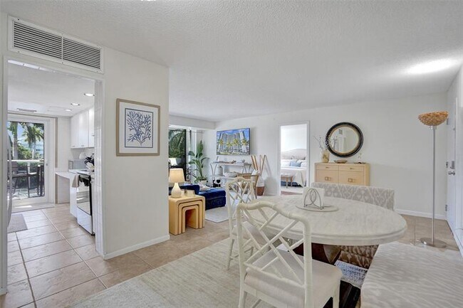 Building Photo - 2841 N Ocean Blvd