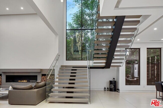 Building Photo - 6029 Melvin Ave