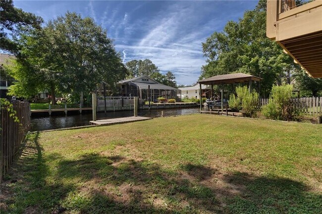 Building Photo - 3113 Bayou View Dr