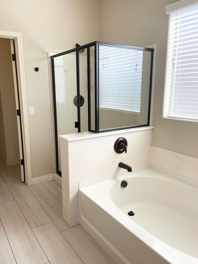 Building Photo - Beautiful Single Level 3 Bed/ 2 Bath + Den Home In Maricopa. Tons of Upgrades Throughout!