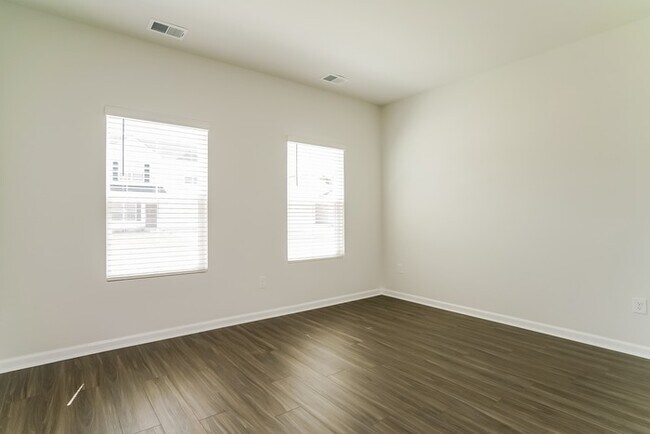 Building Photo - 347 Augustine Dr