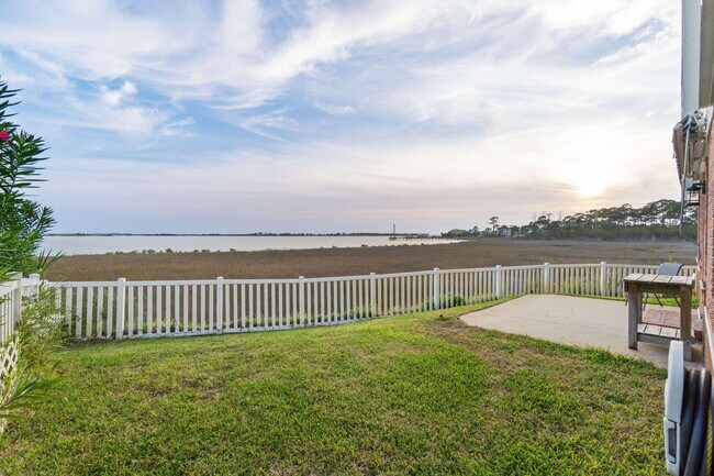 Building Photo - 742 Saltair Ln