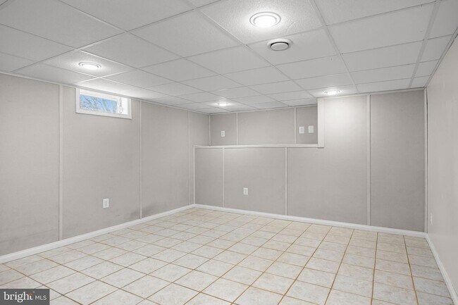 Building Photo - 505 Hazel Ave
