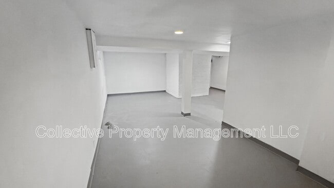 Building Photo - 3625 Chatsworth St