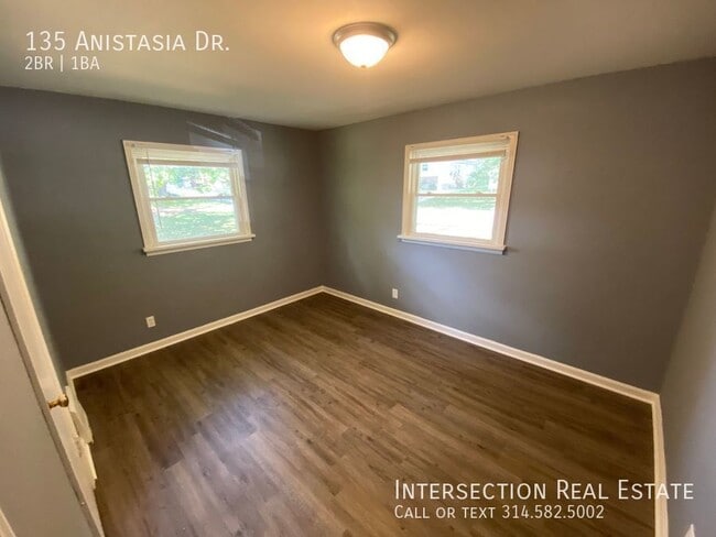 Building Photo - 135 Anistasia Dr