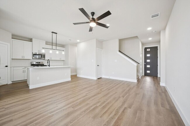 Building Photo - 3438 Taas Dr