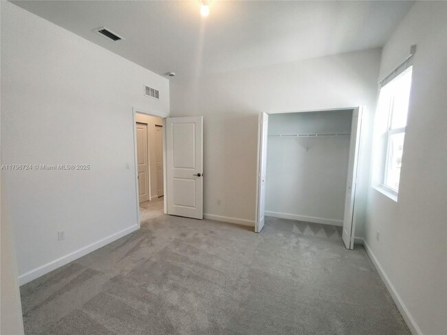 Building Photo - 522 Rivergrass St