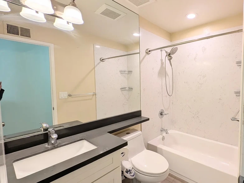 Guest bathroom view 2 - 130 Avenida Espana