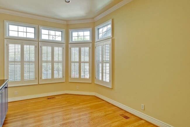 Building Photo - Stunning two-story spacious home on tranquil tree-lined street.