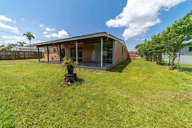 Building Photo - 4361 SW 97th Ct