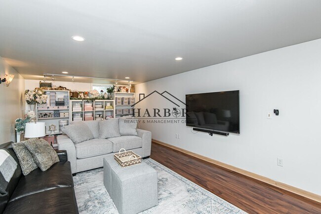 Building Photo - Your NW Sanctuary: 4-BR Single Family Home