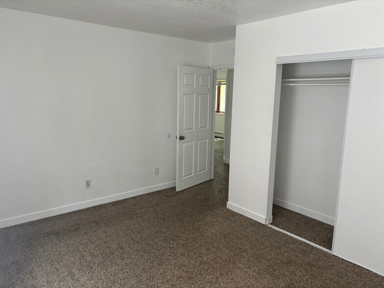 Building Photo - 3033 Pinnacle Dr