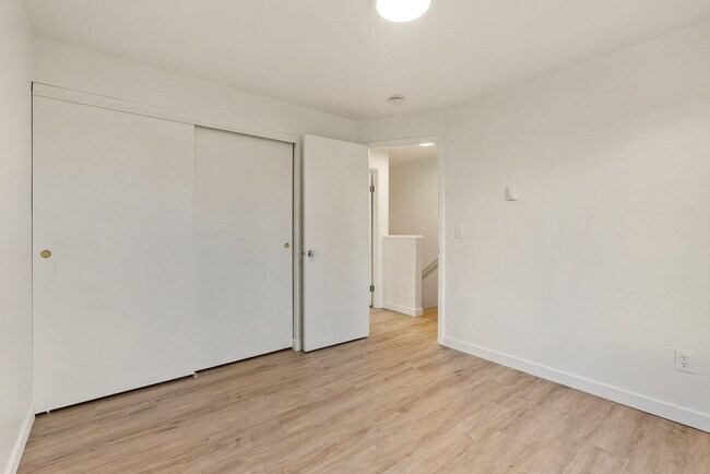 Building Photo - 5427 NE Killingsworth St